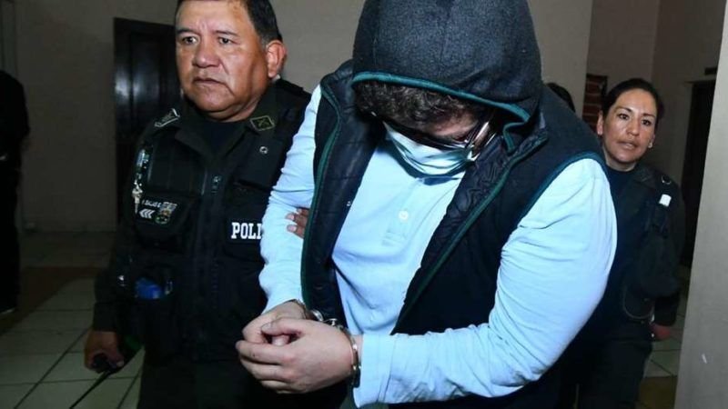 Detención domiciliaria para el farmacéutico acusado de golpear a un padre y a su hijo por no venderles barbijos