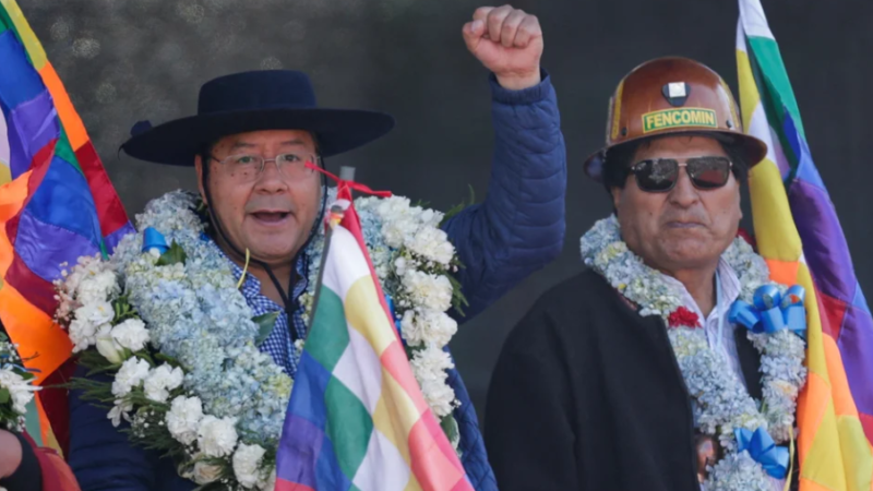 Los cocaleros peruano-bolivianos se movilizan tras la caída de Castillo