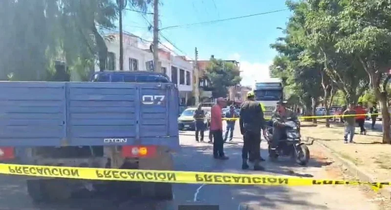 Camión estacionado en Tarija se desengancha y provoca colisión múltiple