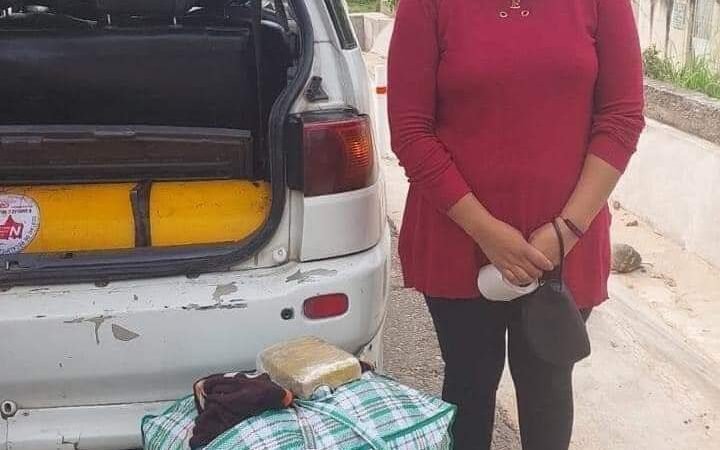 Mujer es encontrada con 40 paques de marihuana en Tarija