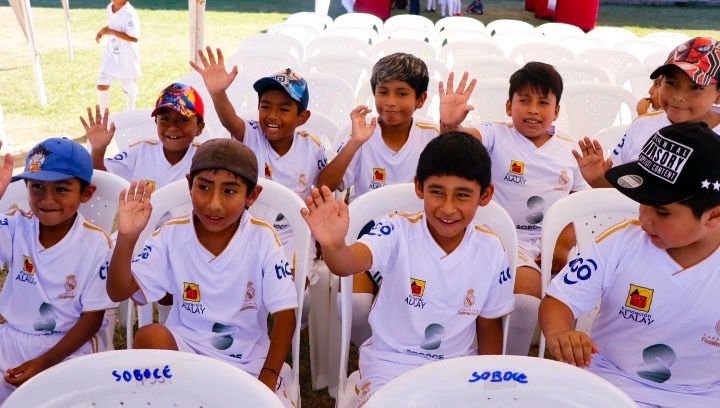 En beneficio de más de 100 niños y jóvenes Alcaldía de Tarija y Fundación Alalay-Real Madrid inauguran Escuela Sociodeportiva