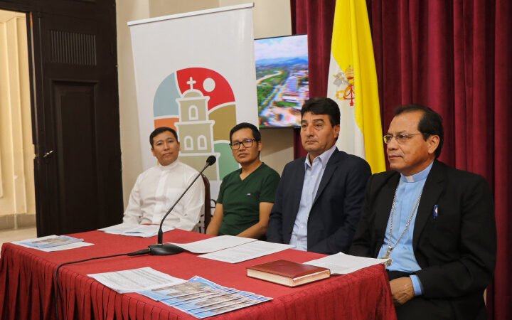 Alcalde de Tarija y Monseñor anuncian la visita de la Virgen de Chaguaya