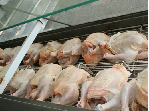 Comerciantes del Mercado Central de Tarija podrían ser clausuradas por vender pollo a 19 Bs el kilo