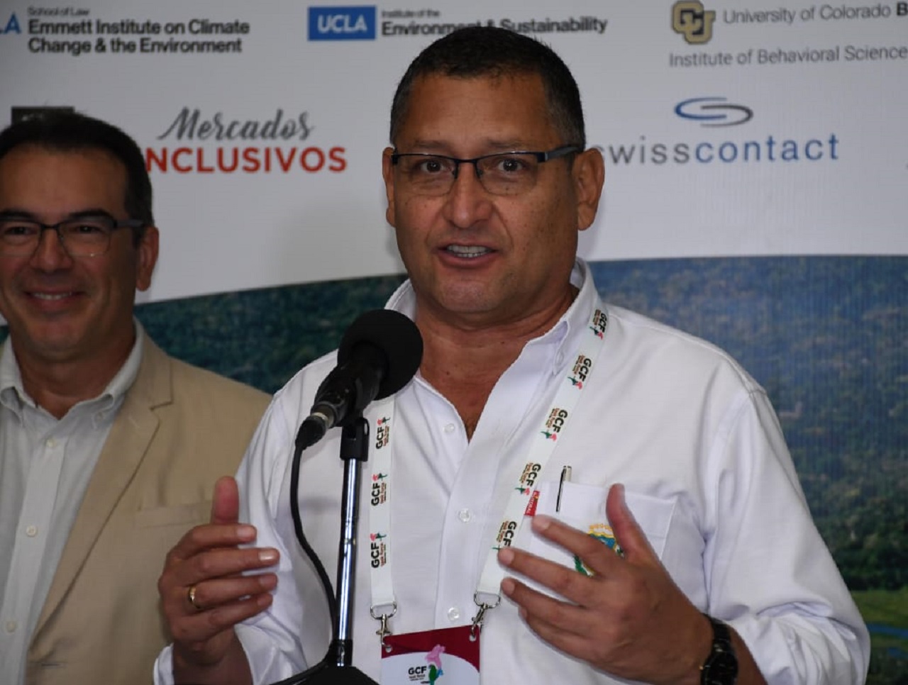 Óscar Montes anuncia su retiro de la política en 2026 tras una gestión marcada por promesas incumplidas y crisis económica