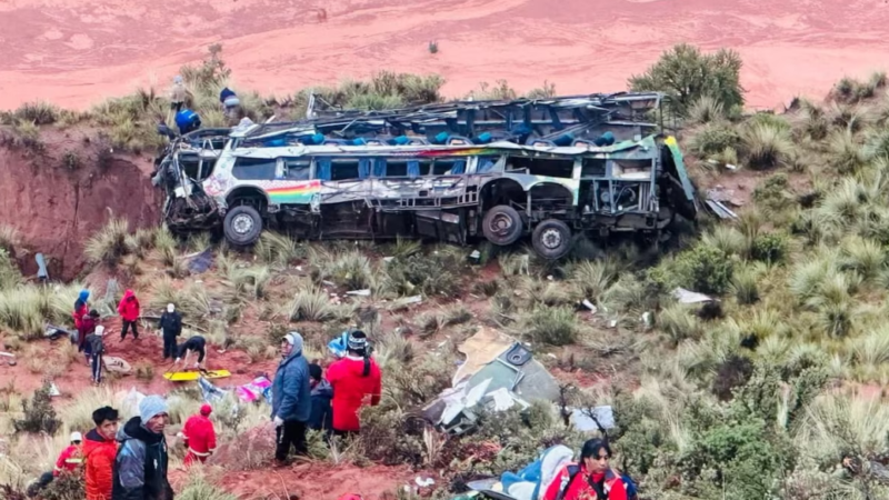 Mueren 31 personas en accidente de autobus