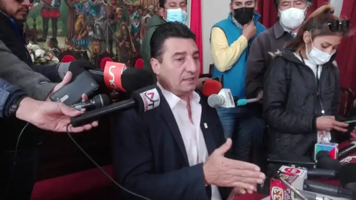 Jhonny Torres denuncia que el MAS robó la militancia y los programas sociales del MNR tras la salida de Sánchez de Lozada