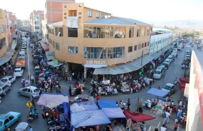 Defensa al Consumidor decomisa 21 balanzas en mal estado en el Mercado Campesino de Tarija