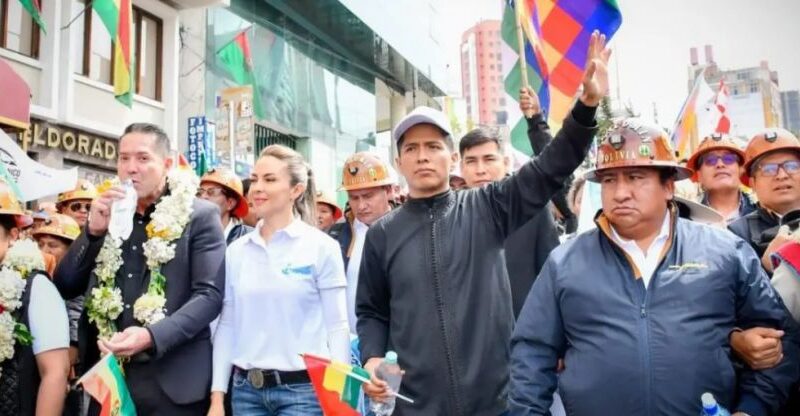 Andrónico no logra inscribirse como candidato y sus seguidores alistan una acción de cumplimiento que apunta al TSE
