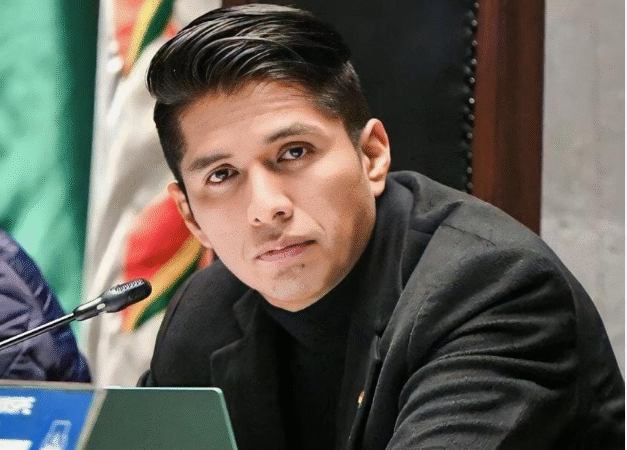 Andronico en suspenso por no poder inscribirse como candidato