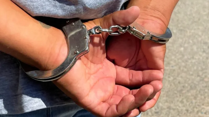 Policía es aprehendido por agredir a su pareja en Tarija, informan el uso de arma de fuego