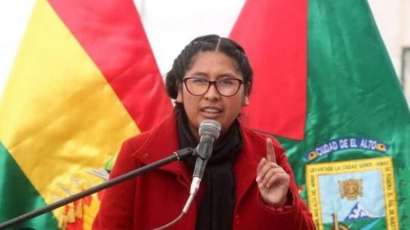 Eva Copa renuncia a su candidatura presidencial