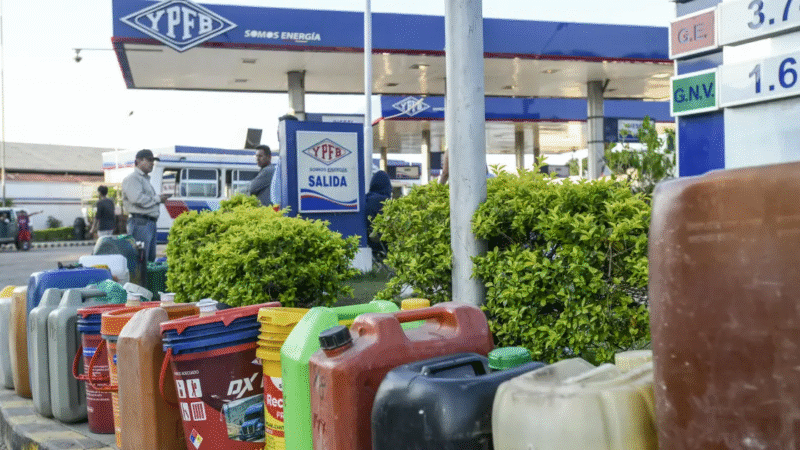 Pareja es condenada por 3 años por acopio de combustible
