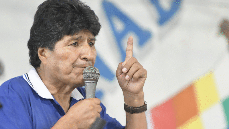 Evo insiste en inscribir su candidatura