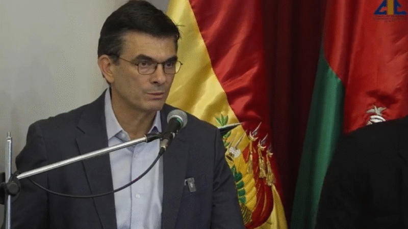 Frenan pedido de licencia de Rodrigo Paz en plena campaña rumbo al balotaje