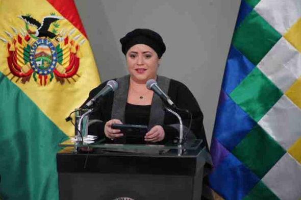 Ministra Maria Nela Prada aclara que el presidente Arce estará presente en los actos de transmisión de mando y explica el decreto 5475.