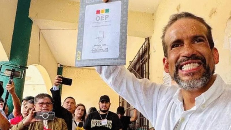 El gobernador de Santa Cruz ,Camacho expresa su felicitación a Paz.