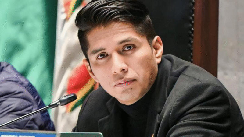 Andrónico se retira del segundo debate presidencial y acusa desorganización del TSE