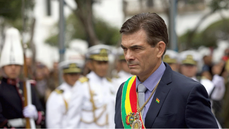 Rodrigo Paz pide a las Fuerzas Armadas frenar el contrabando de combustibles y recuperar el control del territorio nacional.