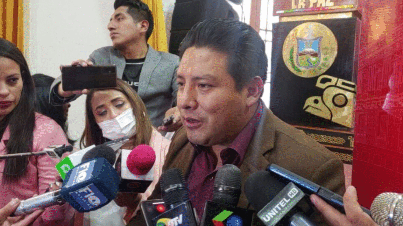 Santos Quispe pide al vicepresidente Edmand Lara respetar competencias y enfocarse en su rol legislativo