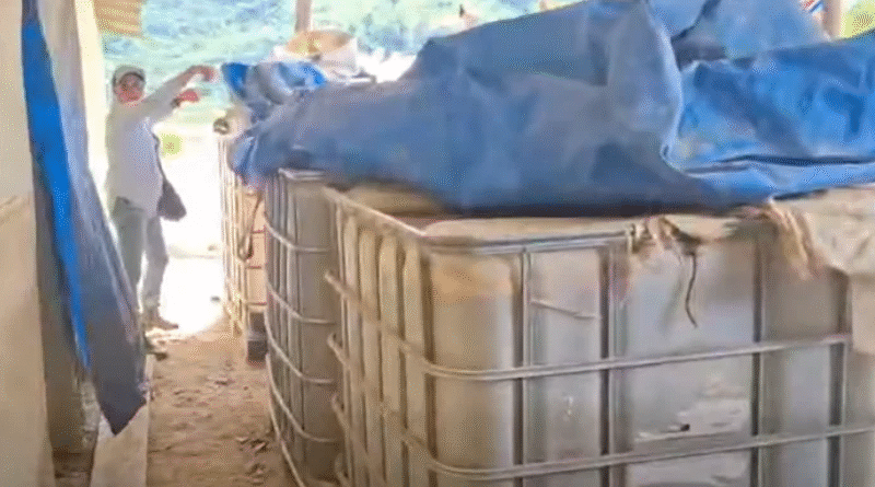 Hallan 10.000 litros de diésel en campamento minero ilegal en Caranavi, La Paz.