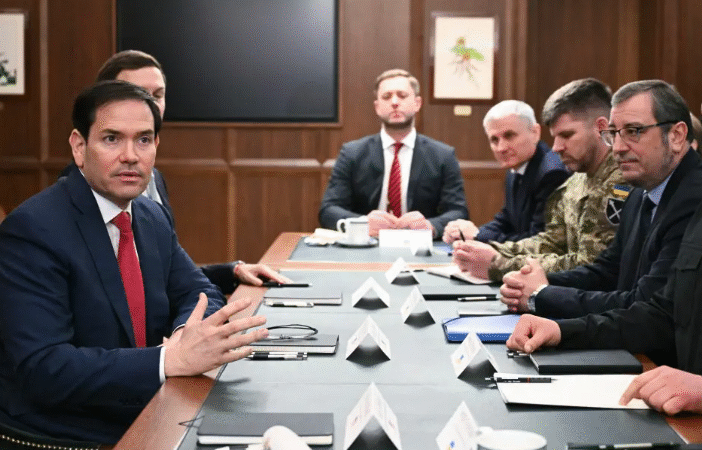 EE.UU. y Ucrania abren conversaciones claves en Florida para definir ruta hacia la paz y seguridad a largo