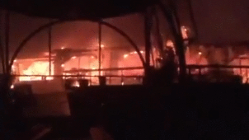 Incendio en club nocturno de Goa deja 23 muertos en plena temporada turística.