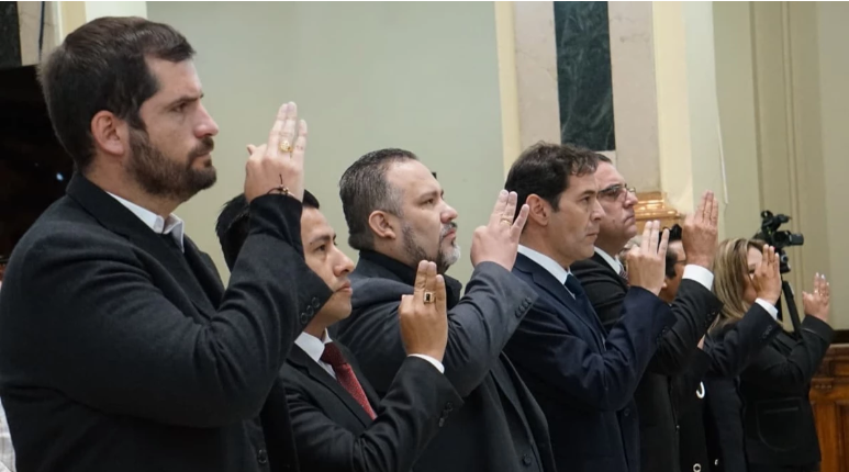 Posesionan a nuevos vocales del TSE tras 30 horas de deliberación en la Asamblea Legislativa