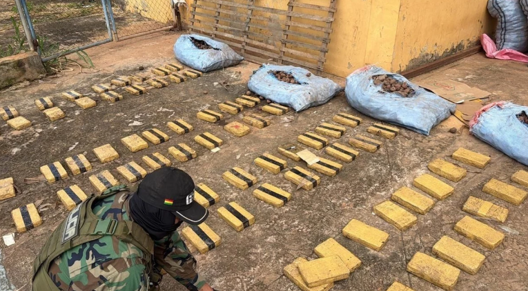 Incautan más de 82 kilos de marihuana camuflados en sacos de papa en Cobija.