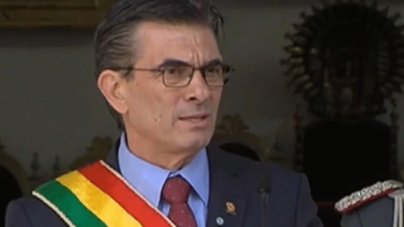 Paz defiende ley de excepción ante crisis por bloqueos