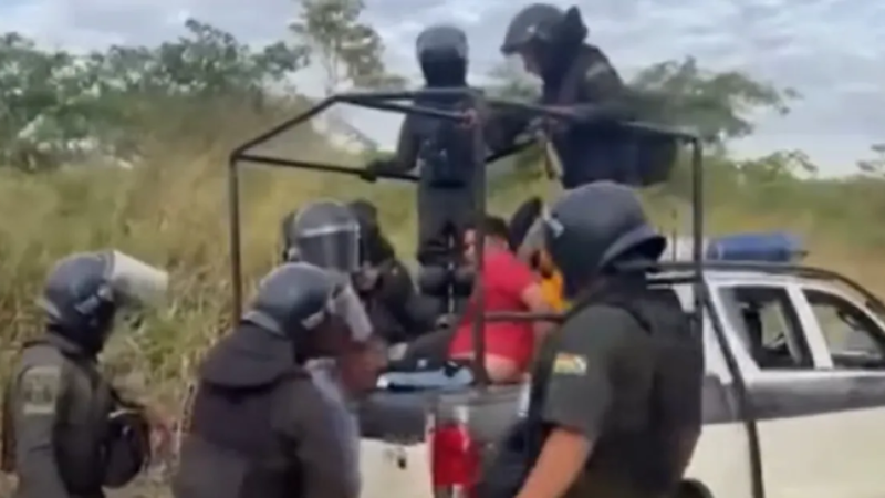Policía recupera pozo petrolero tomado en Santa Cruz