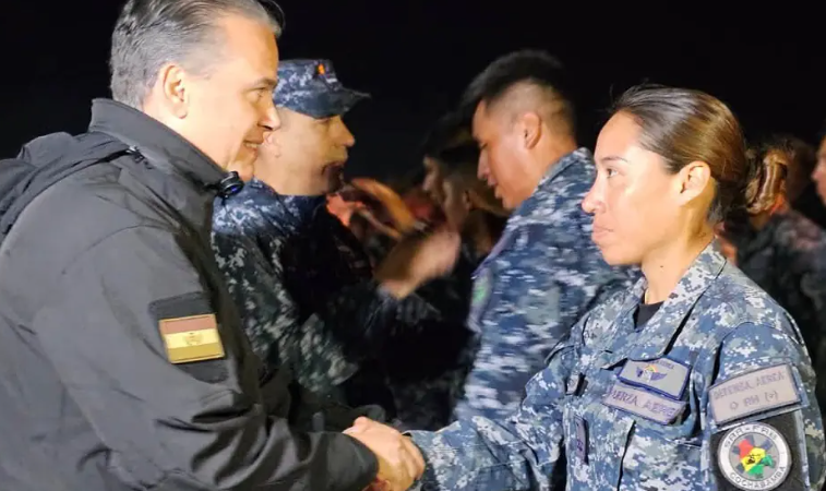 Rescatistas bolivianos regresan de Venezuela