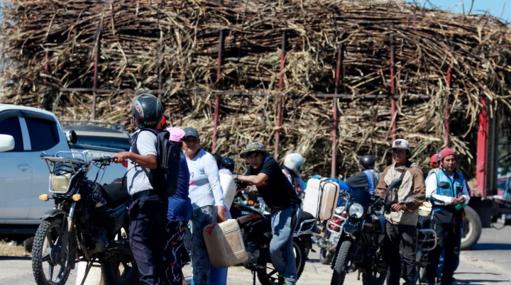 Escasez de combustible persiste en Santa Cruz y agrava la crisis del transporte y la producción agropecuaria