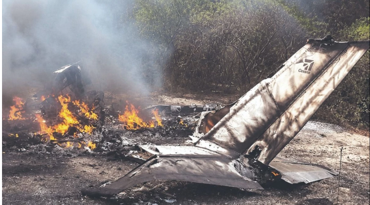 Fiscalía investiga avioneta incendiada hallada cerca de la frontera con Paraguay.